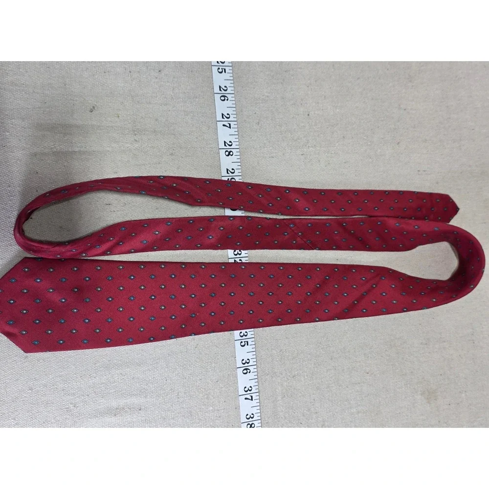 Etienne Aigner Mens Silk Necktie Burgundy Red Geometric Diamond Pattern WPL 2555